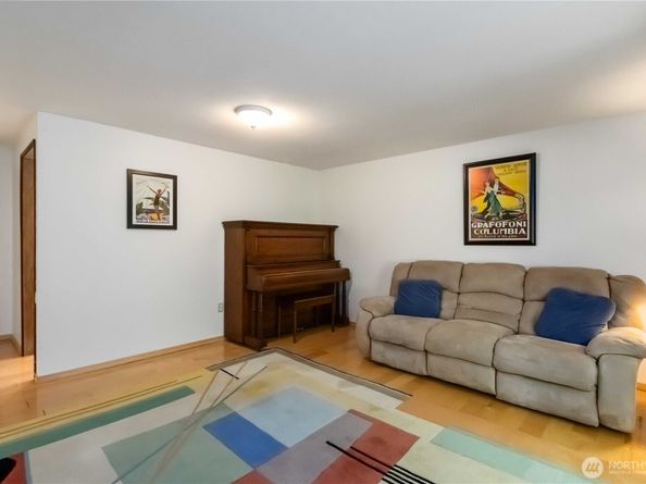 15618 SE 174th Street, Renton WA 98058