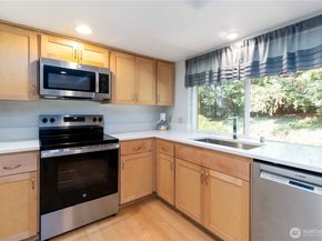 15618 SE 174th Street, Renton WA 98058
