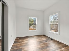 112 Kennebeck Avenue S, Kent WA 98030