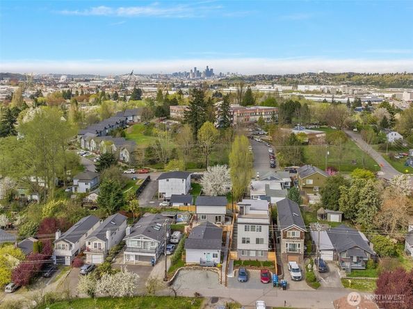 1040 S Director Street B, Seattle WA 98108