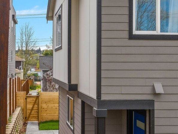1040 S Director Street B, Seattle WA 98108