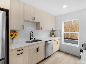 1602 Baker Avenue B, Everett WA 98201