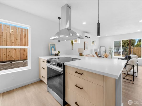 1602 Baker Avenue B, Everett WA 98201