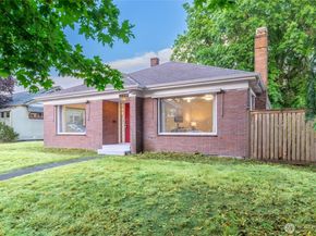 8022 18th Avenue NE, Seattle WA 98115