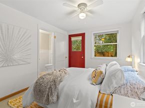 8022 18th Avenue NE, Seattle WA 98115