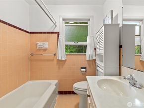 8022 18th Avenue NE, Seattle WA 98115