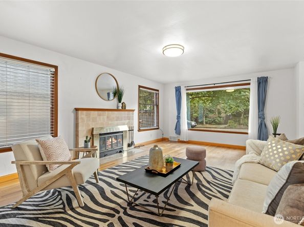8022 18th Avenue NE, Seattle WA 98115