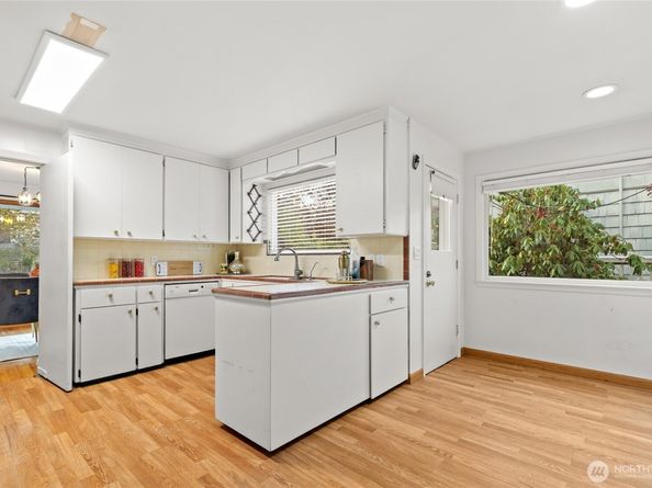 8022 18th Avenue NE, Seattle WA 98115