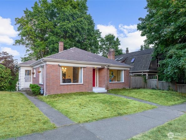 8022 18th Avenue NE, Seattle WA 98115