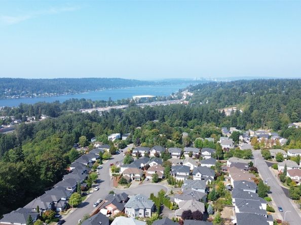 1913 NE 32nd Street, Renton WA 98056