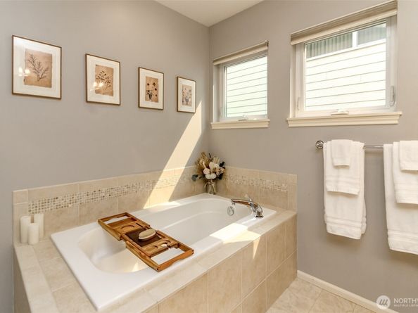 1913 NE 32nd Street, Renton WA 98056
