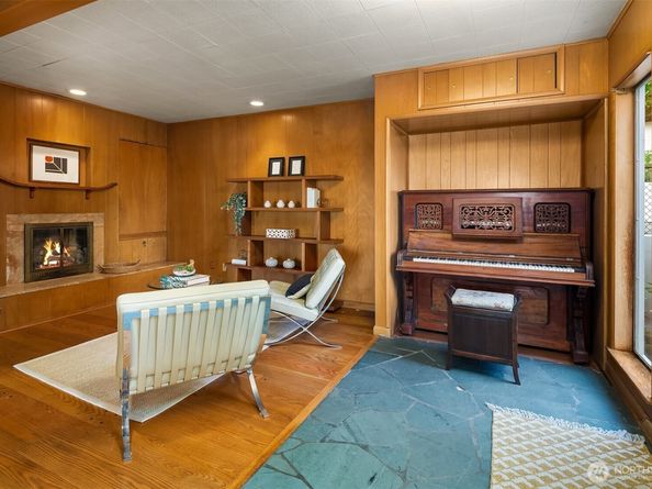 4400 Beach Drive SW, Seattle WA 98116