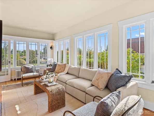 209 Caspers Street, Edmonds WA 98020