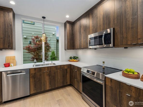 2665 51st Ave SW, Seattle WA 98116
