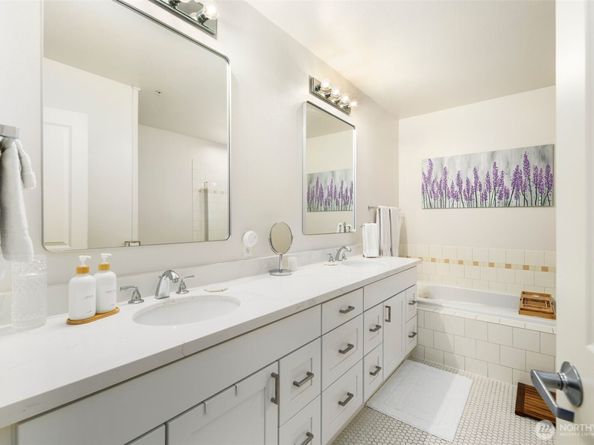1000 Aurora Avenue N N210, Seattle WA 98109