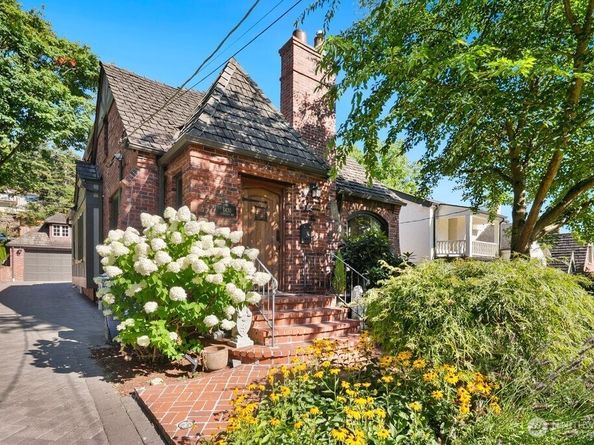 8430 Fauntleroy Way SW, Seattle WA 98136