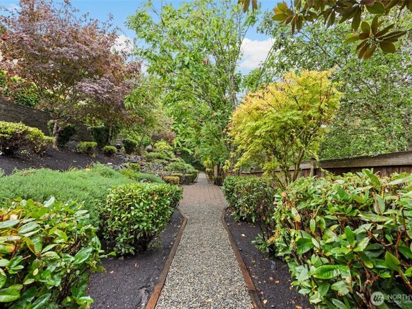 1932 S 370th Court, Federal Way WA 98003
