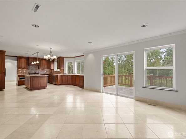 1932 S 370th Court, Federal Way WA 98003