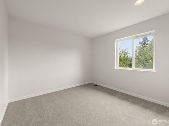 1932 S 370th Court, Federal Way WA 98003