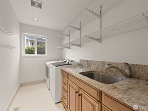 1932 S 370th Court, Federal Way WA 98003