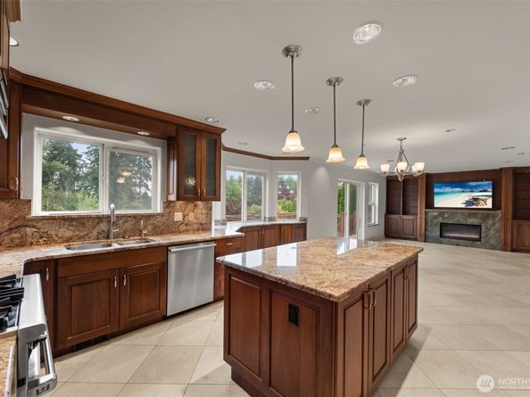 1932 S 370th Court, Federal Way WA 98003