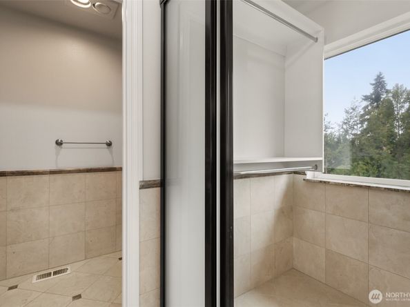 1932 S 370th Court, Federal Way WA 98003