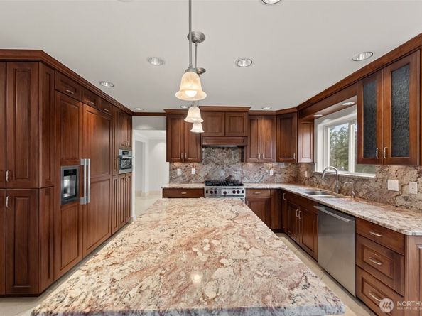 1932 S 370th Court, Federal Way WA 98003