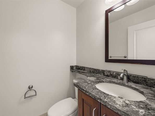 1932 S 370th Court, Federal Way WA 98003