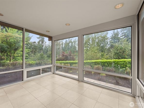 1932 S 370th Court, Federal Way WA 98003