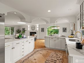 12623 NE 28th Street, Bellevue WA 98005