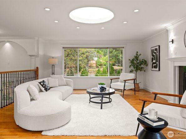 12623 NE 28th Street, Bellevue WA 98005