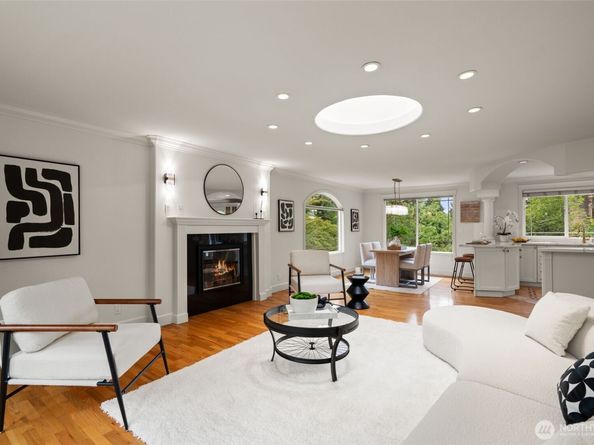 12623 NE 28th Street, Bellevue WA 98005