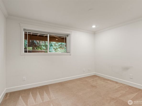 12623 NE 28th Street, Bellevue WA 98005