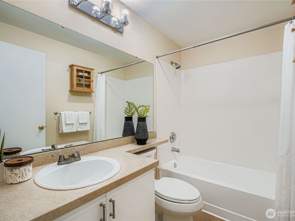 5607 S 232nd Street 12, Kent WA 98032