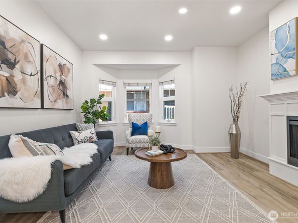 16422 NE 91st Street 104, Redmond WA 98052