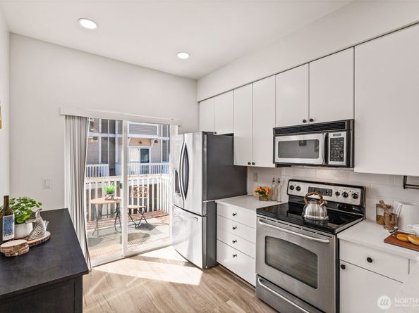 16422 NE 91st Street 104, Redmond WA 98052