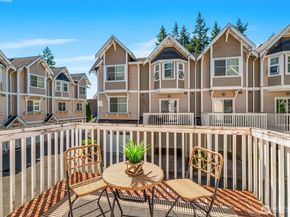 16422 NE 91st Street 104, Redmond WA 98052