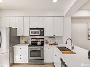 16422 NE 91st Street 104, Redmond WA 98052