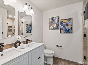 16422 NE 91st Street 104, Redmond WA 98052
