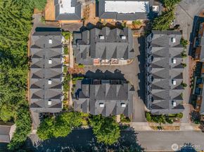 16422 NE 91st Street 104, Redmond WA 98052