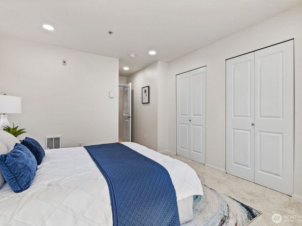 16422 NE 91st Street 104, Redmond WA 98052