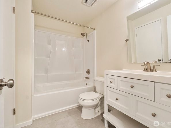 210 219th Place SW, Bothell WA 98021