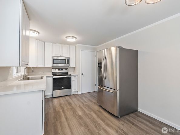 210 219th Place SW, Bothell WA 98021