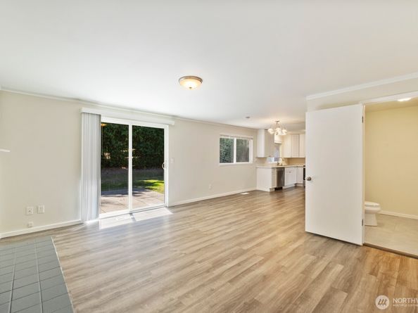 210 219th Place SW, Bothell WA 98021