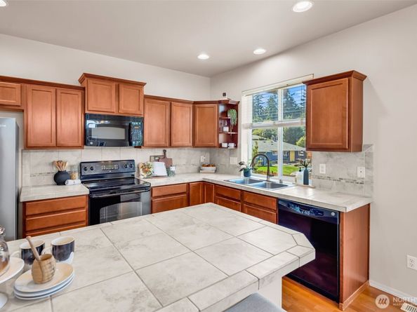 18151 5th Avenue S, Seattle WA 98148