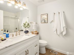 10780 Hyla Avenue NE, Bainbridge Island WA 98110
