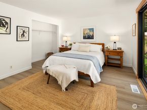 10780 Hyla Avenue NE, Bainbridge Island WA 98110
