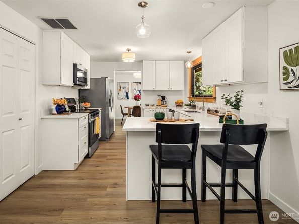 10780 Hyla Avenue NE, Bainbridge Island WA 98110