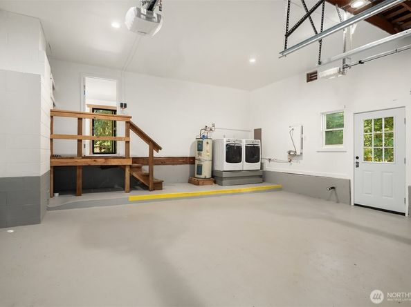10780 Hyla Avenue NE, Bainbridge Island WA 98110