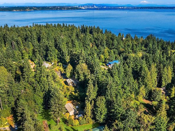 10780 Hyla Avenue NE, Bainbridge Island WA 98110